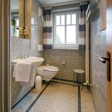 Komfort Mit 2 Schlafzimmern Und Balkon Im Dachgeschoss 009 *
